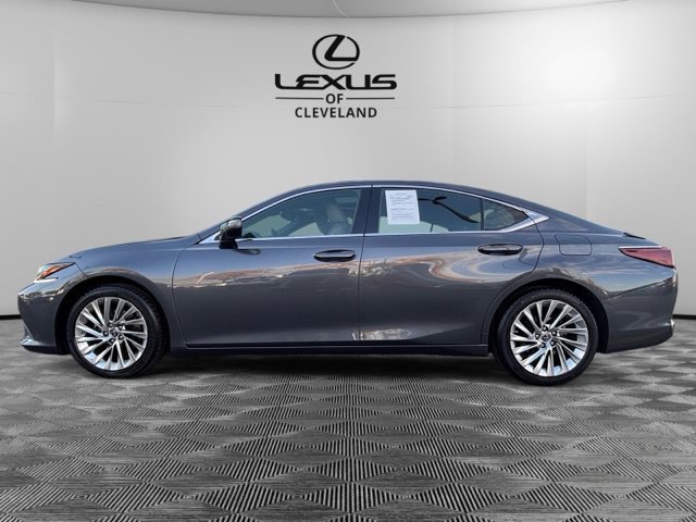 Used 2023 Lexus ES 300h w/ Accessory Package (Z2) FWD image 3