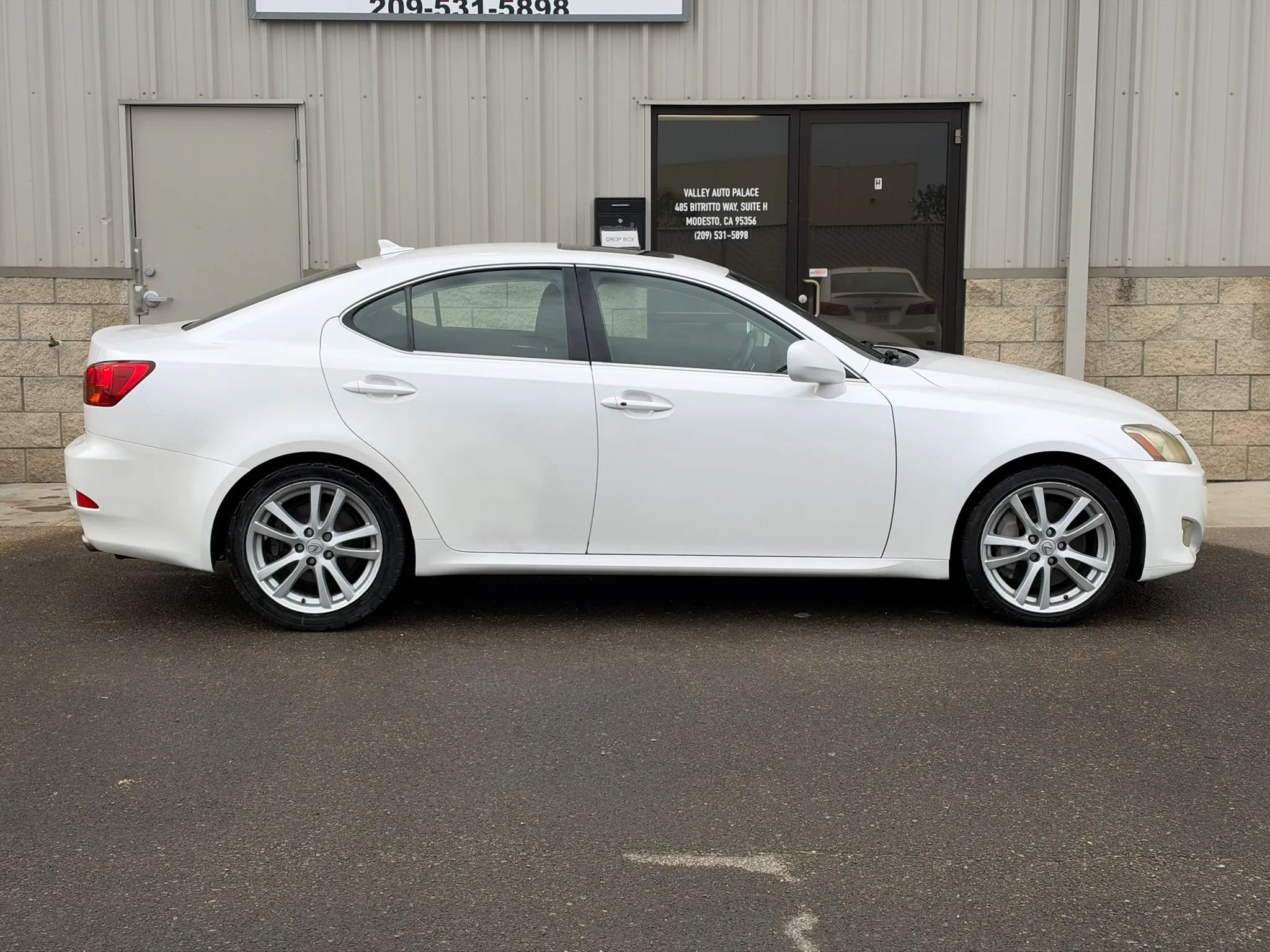 Used 2007 Lexus IS 350 w/ Premium Pkg RWD image 2