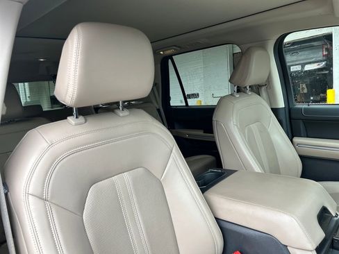 Used 2024 Ford Expedition Limited image 16