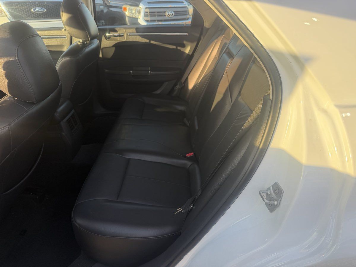 Used 2010 Chrysler 300 S RWD image 14