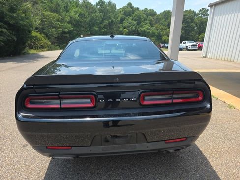 Used 2018 Dodge Challenger R/T w/ Driver Convenience Group RWD image 4
