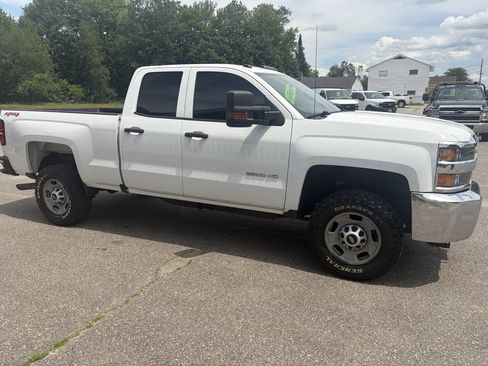 Used 2019 Chevrolet Silverado 2500 W/T AWD/4WD image 9