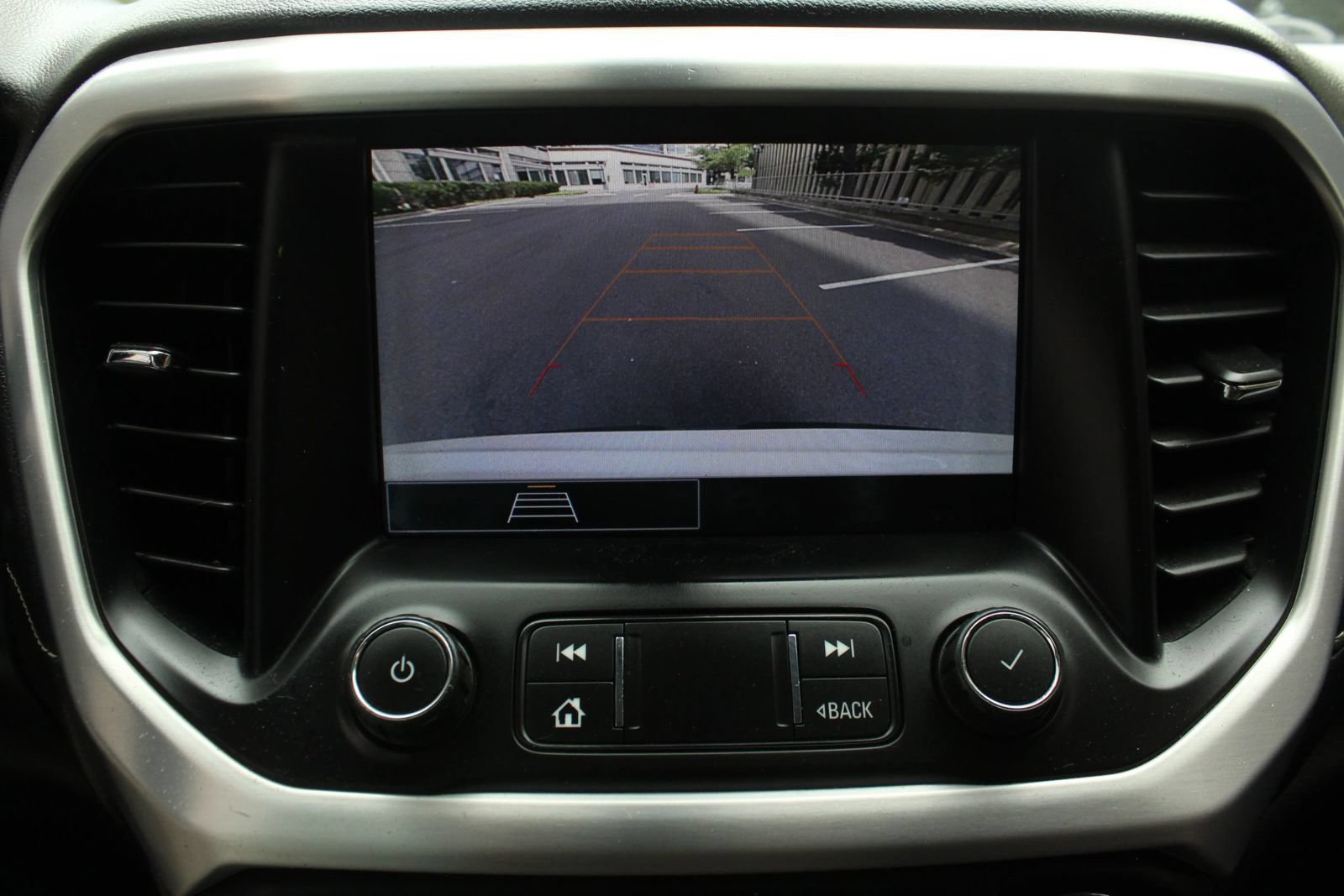 Used 2020 GMC Acadia SLE w/ Driver Convenience Package FWD image 34