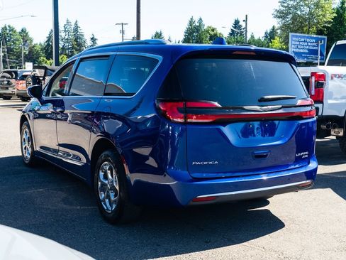 Used 2021 Chrysler Pacifica Limited AWD/4WD image 4