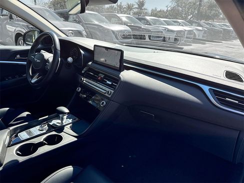 Used 2025 Genesis G70 2.5T image 30
