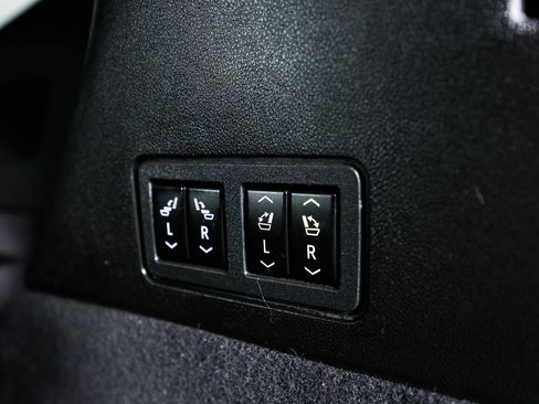 Used 2022 Cadillac XT6 Premium Luxury w/ Technology Package image 16