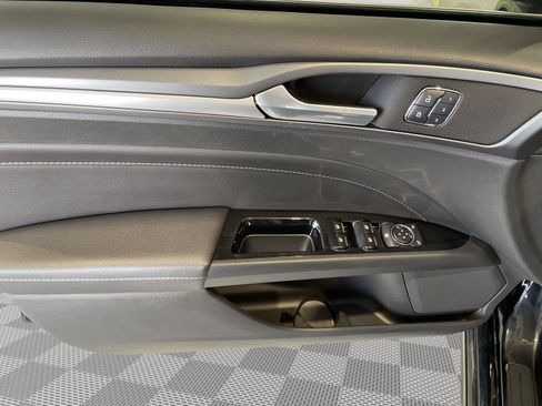 Used 2016 Ford Fusion Titanium AWD/4WD image 17