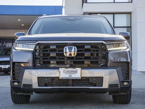 New 2026 Honda Pilot Touring image 2