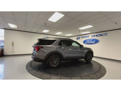 New 2026 Ford Explorer ST-Line w/ ST-Line Street Pack image 2