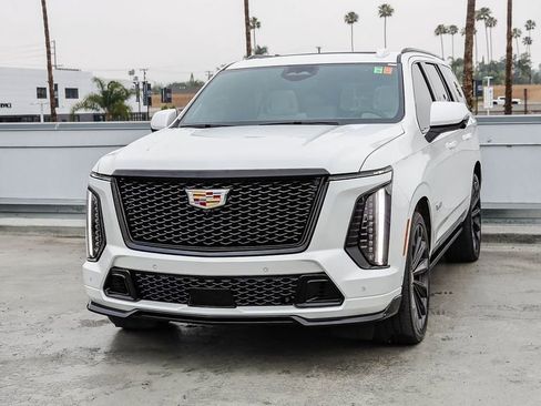 Used 2025 Cadillac Escalade V AWD/4WD image 4