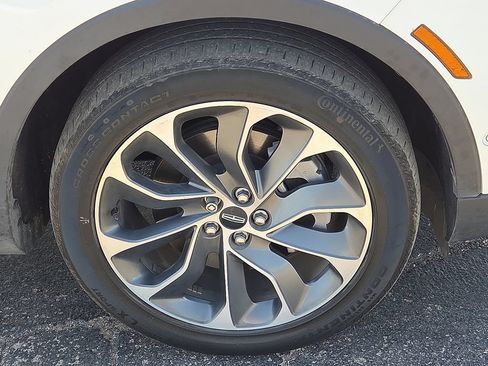Used 2023 Lincoln Nautilus Reserve w/ Equipment Group 201A FWD image 12