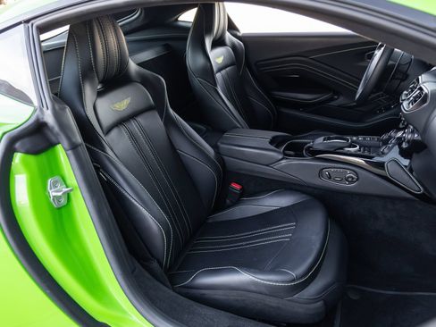 Used 2022 Aston Martin V8 Vantage Coupe RWD image 37