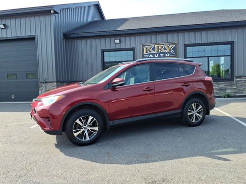 Used 2018 Toyota RAV4 XLE AWD/4WD image 4