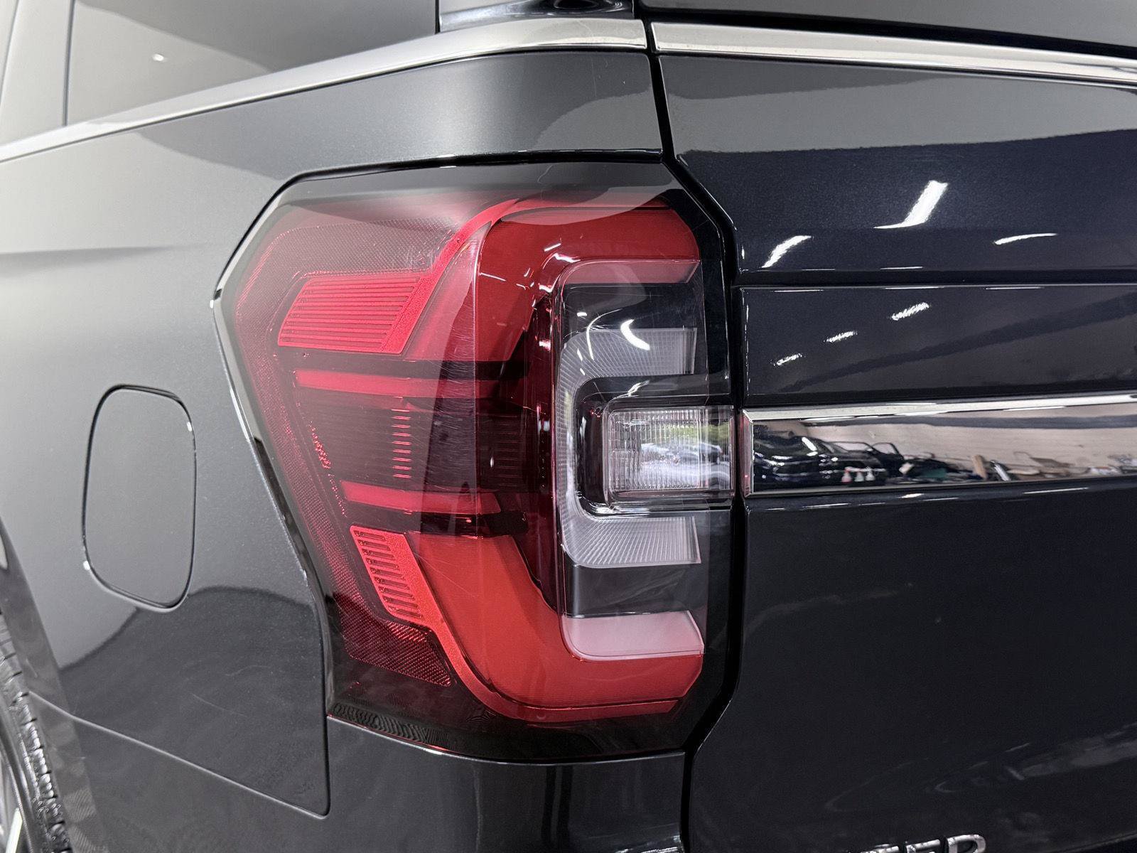 Used 2023 Ford Expedition Limited AWD/4WD image 8