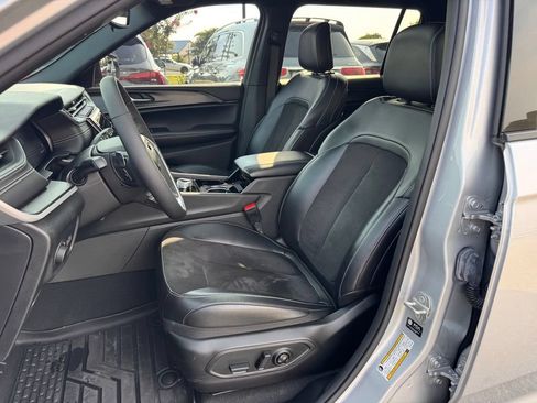 Used 2023 Jeep Grand Cherokee L Laredo RWD image 15
