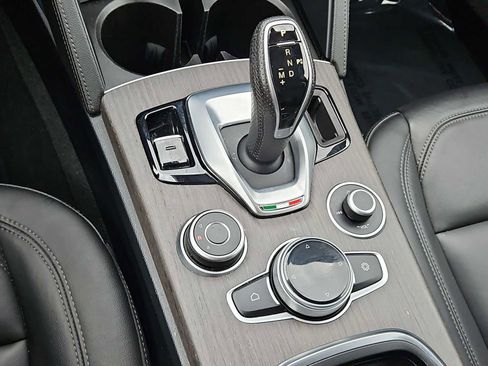 Used 2022 Alfa Romeo Stelvio Ti image 32