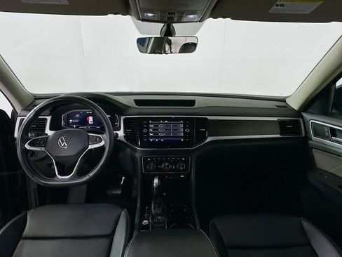 Used 2023 Volkswagen Atlas SE w/ Panoramic Sunroof Package FWD image 3