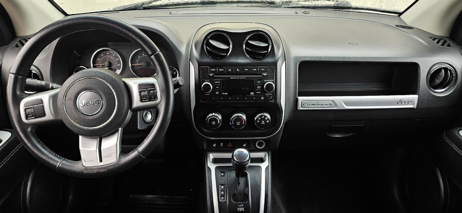 Used 2017 Jeep Compass Latitude FWD image 6