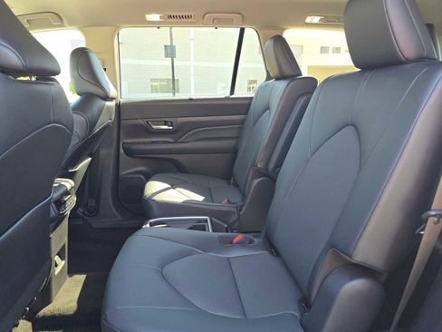 Certified 2025 Toyota Grand Highlander XLE image 18