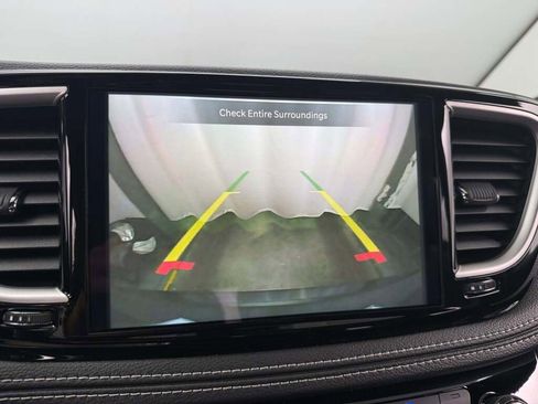 New 2026 Chrysler Pacifica Select image 32