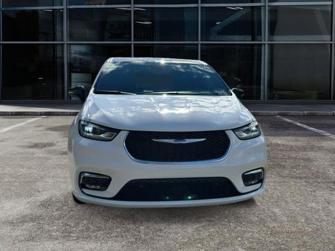 New 2026 Chrysler Pacifica Select image 2