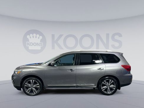 Used 2018 Nissan Pathfinder Platinum image 2
