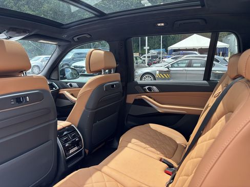 Used 2027 BMW X7 xDrive40i w/ M Sport Package AWD/4WD image 32