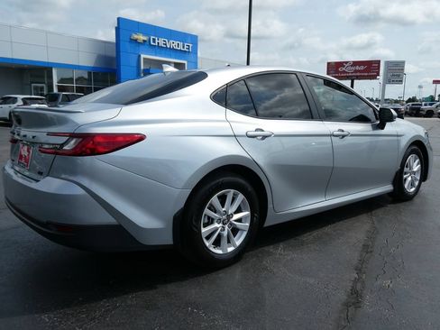 Used 2025 Toyota Camry LE w/ Convenience Package FWD image 5