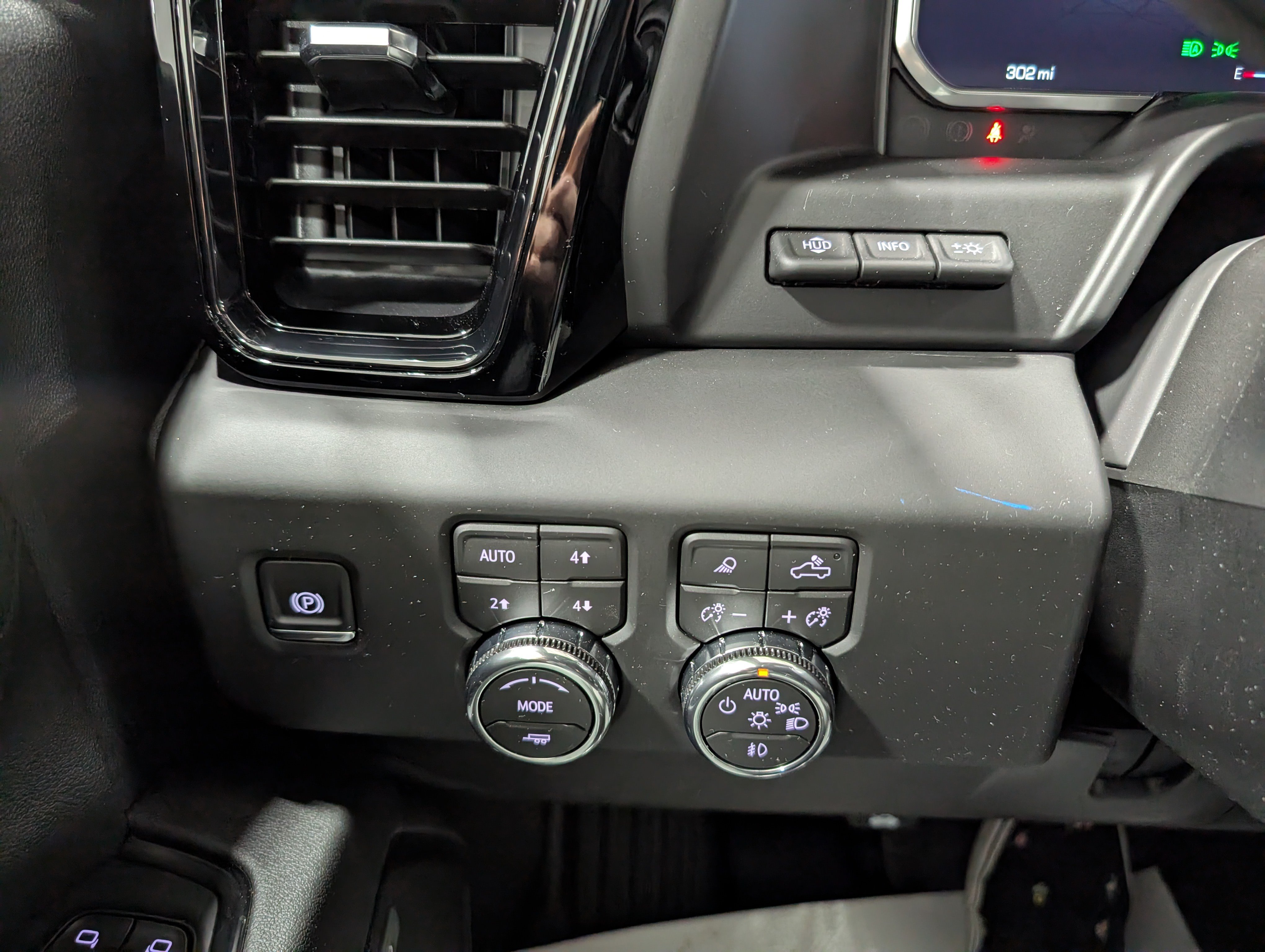 Used 2026 GMC Sierra 3500 AT4 w/ AT4 Premium Plus Package AWD/4WD image 25