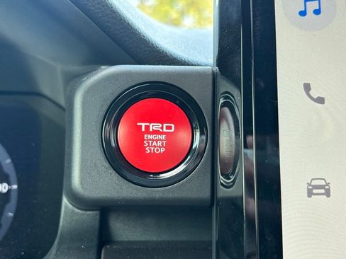 Used 2025 Toyota Tacoma TRD Off-Road image 20