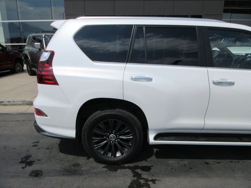 Used 2021 Lexus GX 460 Premium w/ Accessory Package AWD/4WD image 10