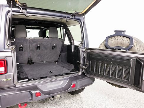 Used 2021 Jeep Wrangler Unlimited Rubicon w/ Cold Weather Group image 18