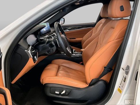 Used 2023 BMW 530i w/ Premium Package RWD image 7
