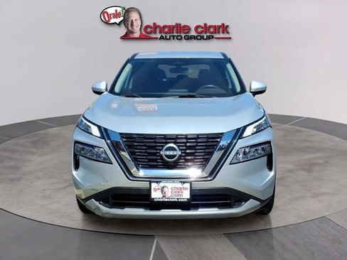 Used 2023 Nissan Rogue SV FWD image 9