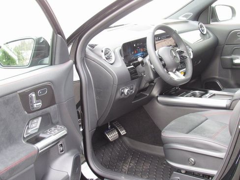 New 2025 Mercedes-Benz GLA 35 AMG 4MATIC image 12