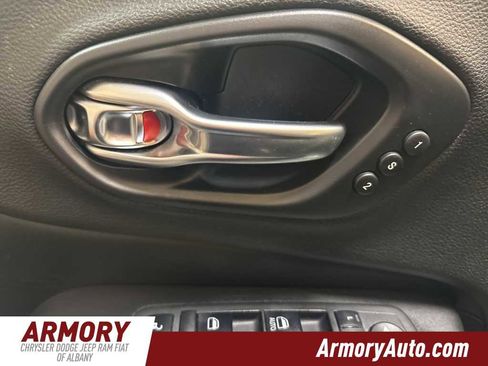 Used 2019 Jeep Cherokee Limited image 9