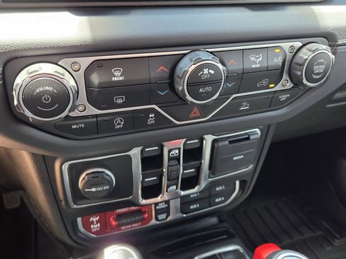 Used 2024 Jeep Wrangler Unlimited Rubicon AWD/4WD image 14