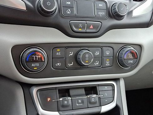 Used 2022 GMC Terrain SLE w/ Driver Convenience Package image 15