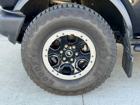 Used 2022 Ford Bronco 2-Door w/ Sasquatch Package image 32