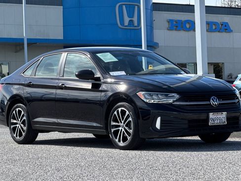 Used 2024 Volkswagen Jetta Sport image 6