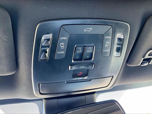 Used 2025 Toyota Sienna XSE FWD image 33