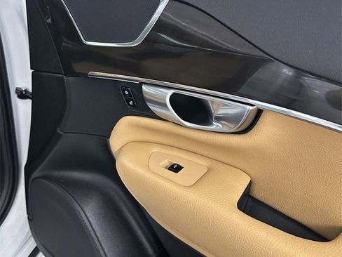 Used 2018 Volvo XC90 T6 Momentum w/ Convenience Package image 38