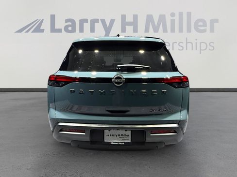 New 2026 Nissan Pathfinder SL image 4