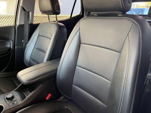 Used 2024 GMC Terrain SLT image 37