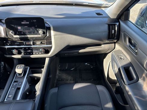 Used 2025 Nissan Pathfinder SV image 38