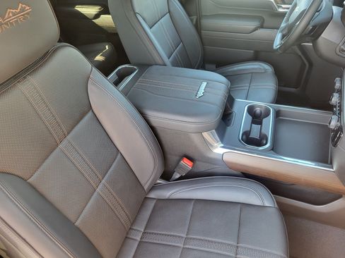 Used 2024 Chevrolet Silverado 2500 High Country w/ High Country Premium Package AWD/4WD image 13