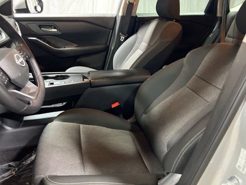 Used 2025 Nissan Rogue SV FWD image 18