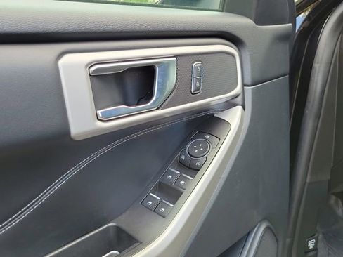 Used 2021 Ford Explorer XLT w/ Equipment Group 202A AWD/4WD image 8