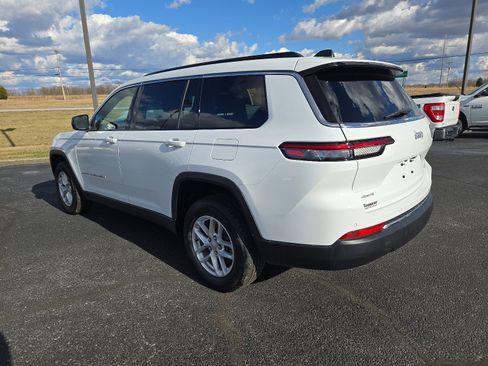 Used 2024 Jeep Grand Cherokee L Laredo image 3