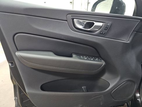Used 2025 Volvo XC60 B5 Plus image 9